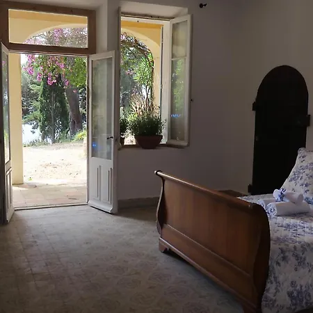 Luxury La Renarde Hotel *